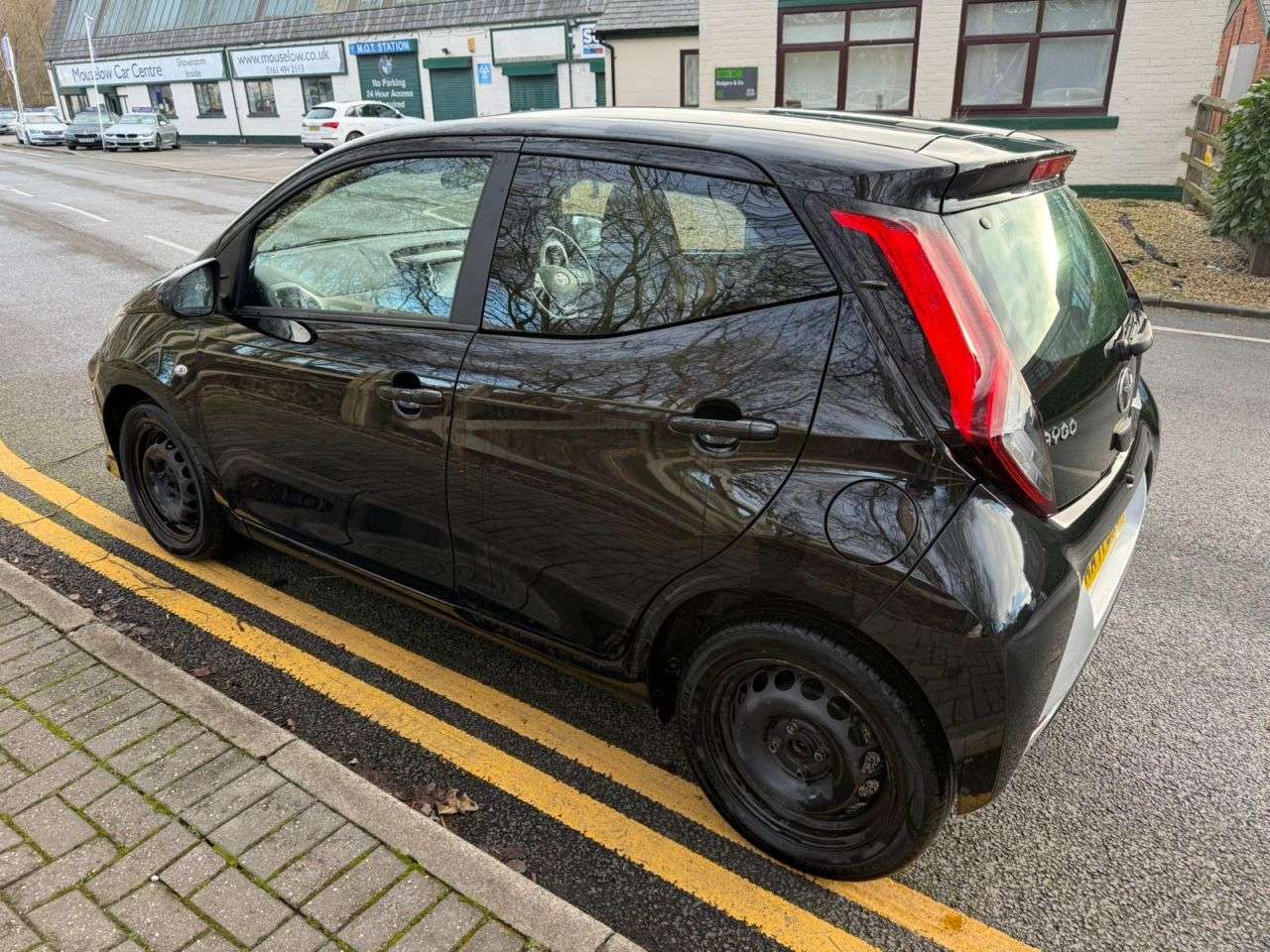 A 2021 TOYOTA AYGO 1.0 VVT-i x-play Hatchback 5dr Petrol Manual Euro 6 (s/s) (71 ps) A 2021 TOYOTA AYGO 1.0 VVT-i x-play Hatchback 5dr Petrol Manual Euro 6 (s/s) (71 ps)