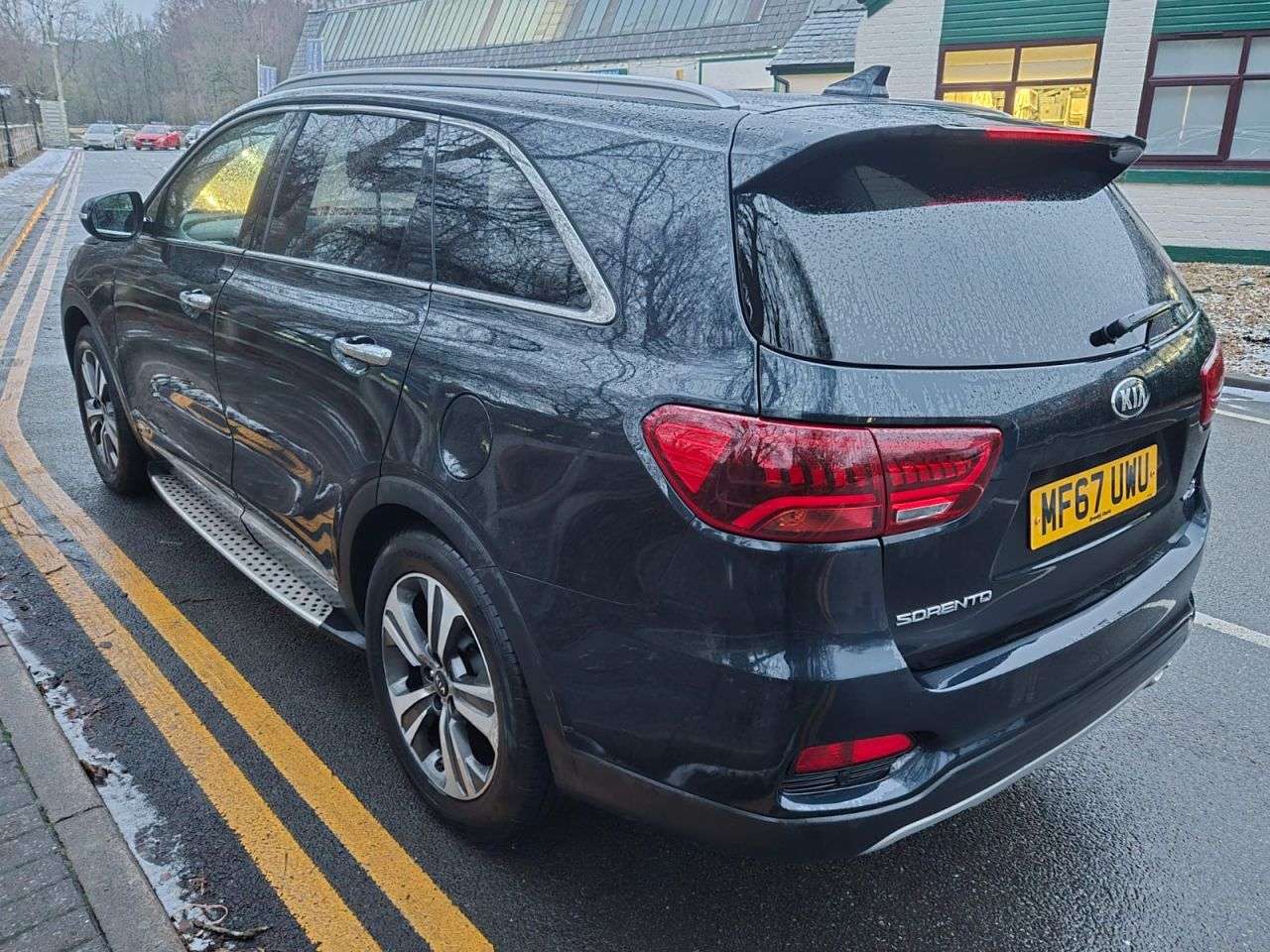 A 2017 KIA SORENTO 2.2 CRDi GT-Line S SUV 5dr Diesel Automatic AWD Euro 6 (s/s) (197 bhp) A 2017 KIA SORENTO 2.2 CRDi GT-Line S SUV 5dr Diesel Automatic AWD Euro 6 (s/s) (197 bhp)