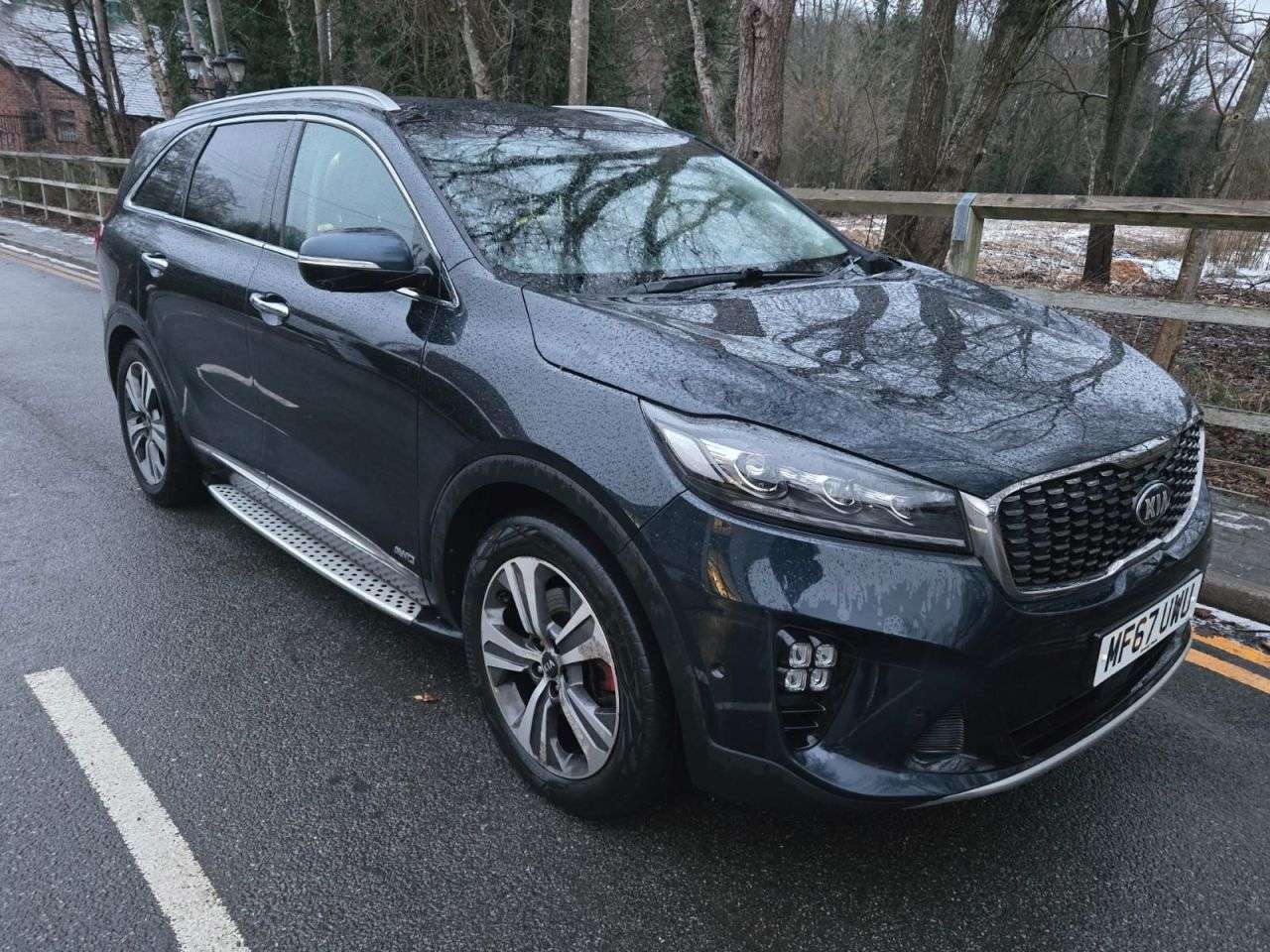 A 2017 KIA SORENTO 2.2 CRDi GT-Line S SUV 5dr Diesel Automatic AWD Euro 6 (s/s) (197 bhp) A 2017 KIA SORENTO 2.2 CRDi GT-Line S SUV 5dr Diesel Automatic AWD Euro 6 (s/s) (197 bhp)
