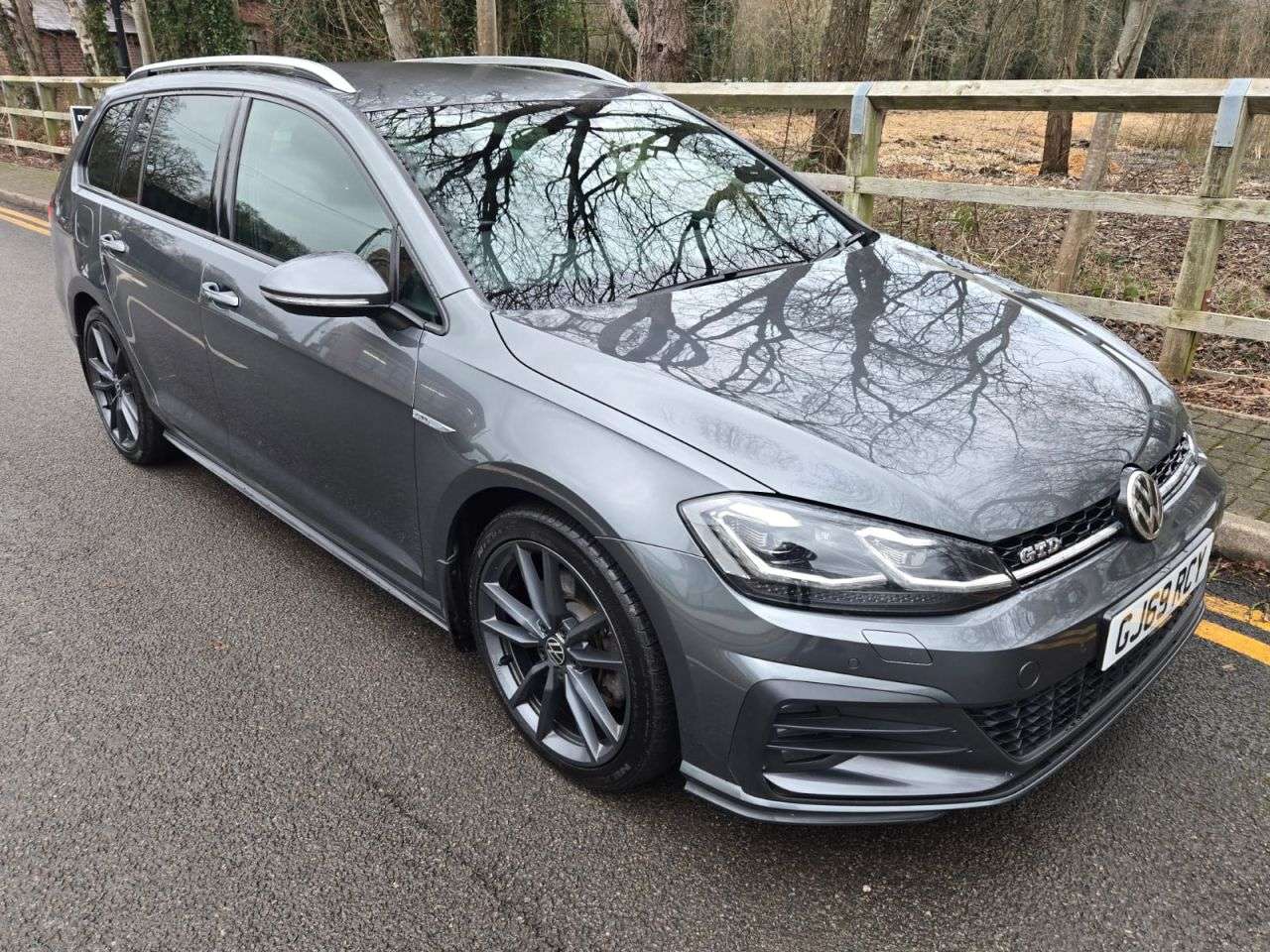 A 2019 VOLKSWAGEN GOLF 2.0 TDI GTD Estate 5dr Diesel DSG Euro 6 (s/s) (184 ps) A 2019 VOLKSWAGEN GOLF 2.0 TDI GTD Estate 5dr Diesel DSG Euro 6 (s/s) (184 ps)