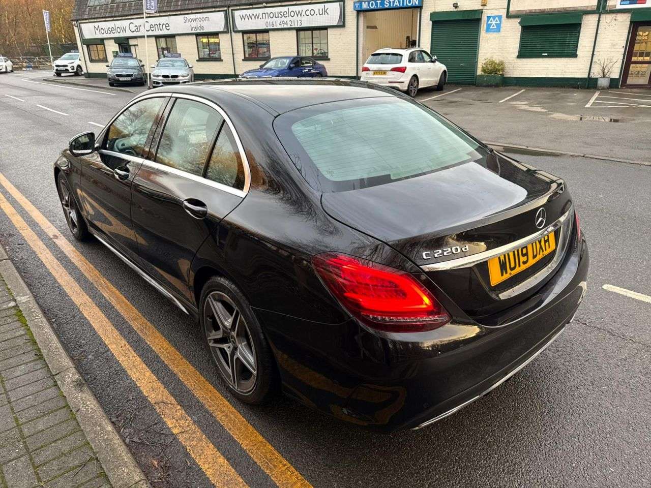 A 2019 MERCEDES-BENZ C-CLASS 2.0 C220d AMG Line Saloon 4dr Diesel G-Tronic+ Euro 6 (s/s) (194 ps) A 2019 MERCEDES-BENZ C-CLASS 2.0 C220d AMG Line Saloon 4dr Diesel G-Tronic+ Euro 6 (s/s) (194 ps)