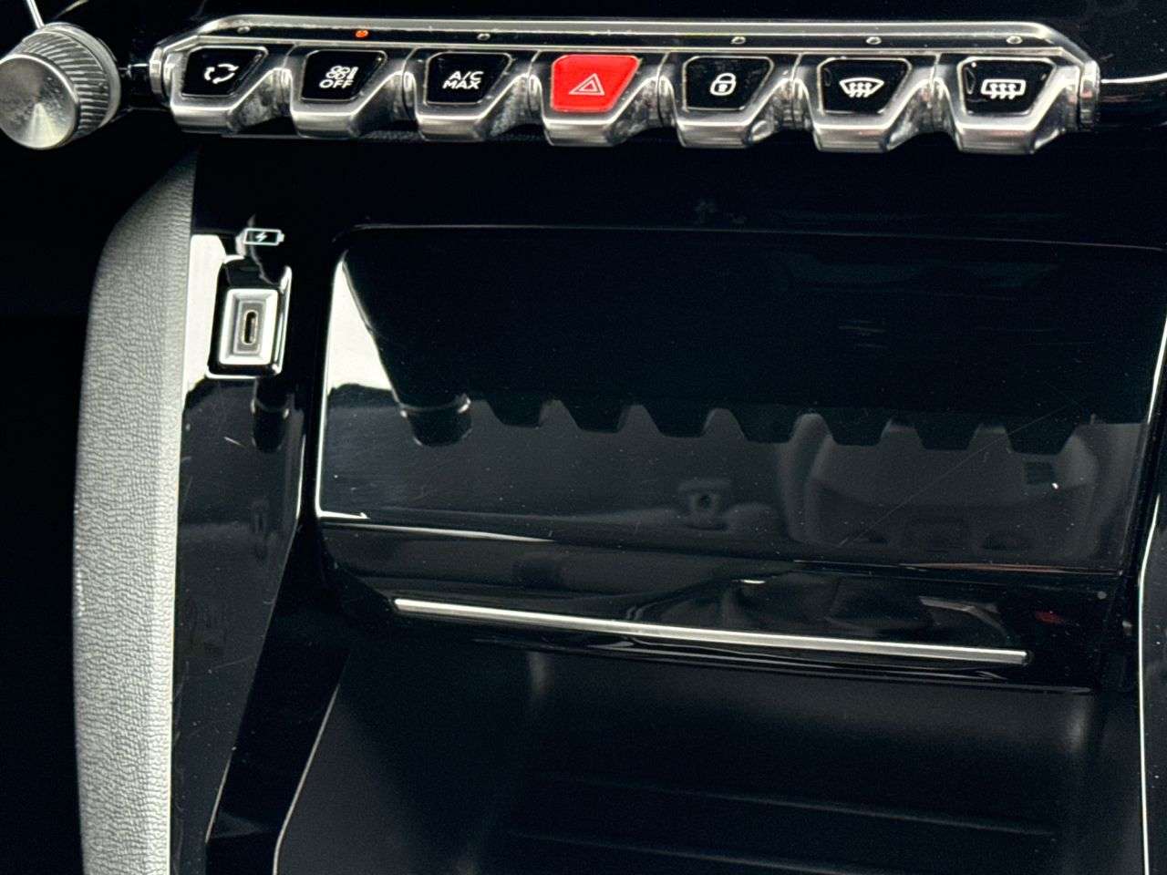 2021 PEUGEOT 208 2021 PEUGEOT 208