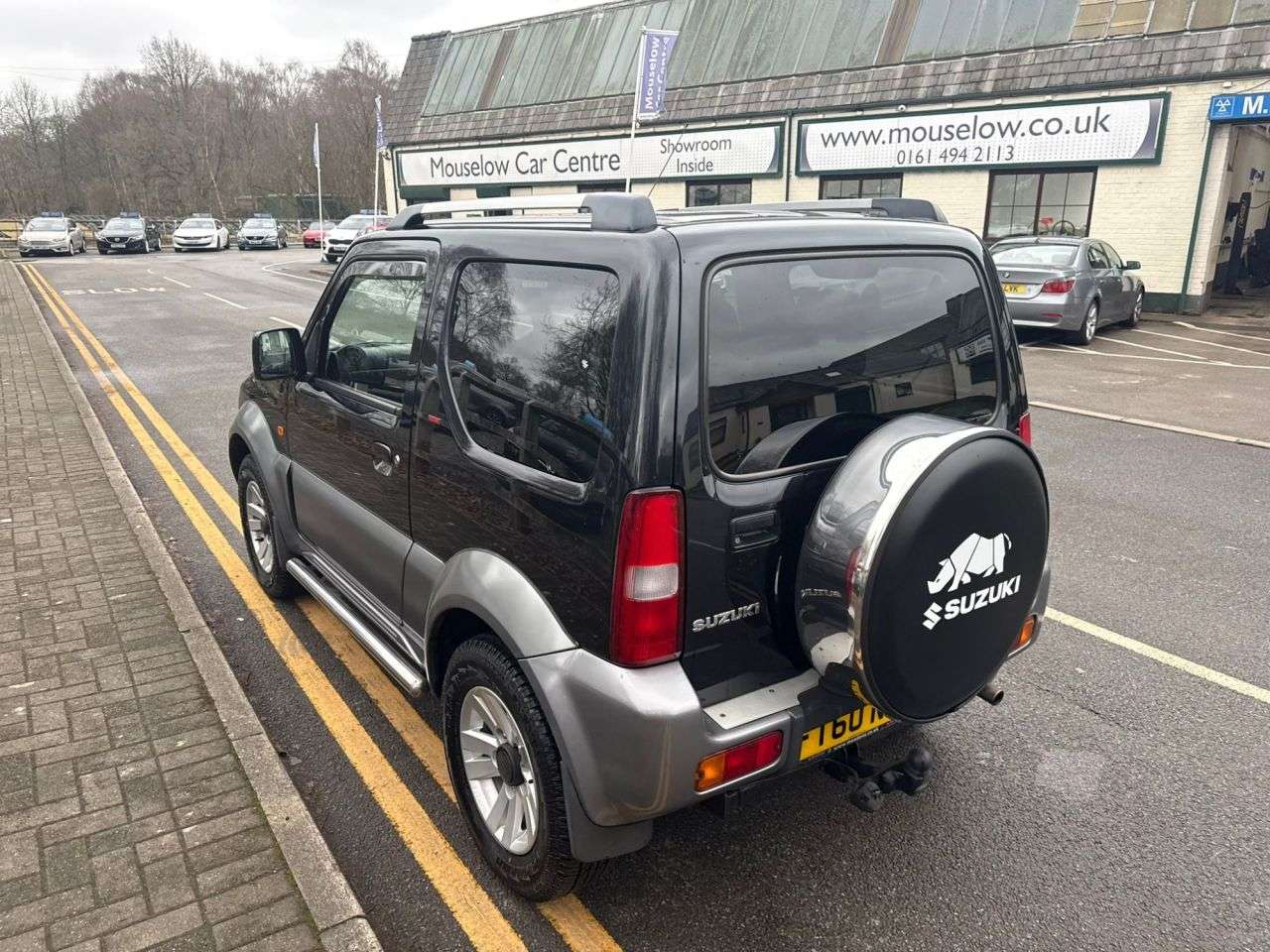 A 2011 SUZUKI JIMNY 1.3 SZ4 SUV 3dr Petrol Automatic (181 g/km, 83 bhp) A 2011 SUZUKI JIMNY 1.3 SZ4 SUV 3dr Petrol Automatic (181 g/km, 83 bhp)