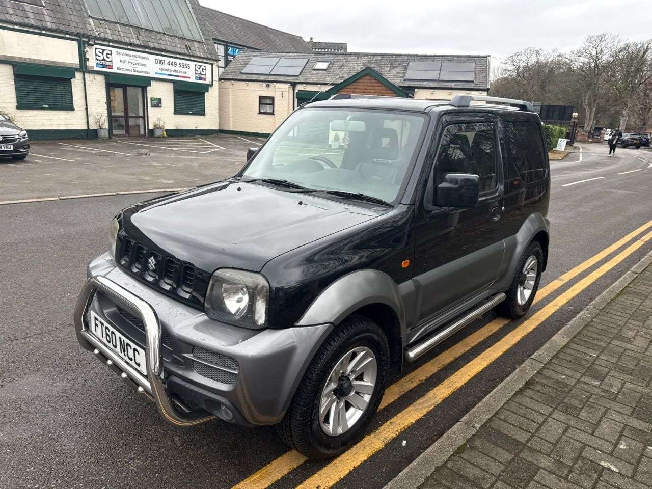 A 2011 SUZUKI JIMNY 1.3 SZ4 SUV 3dr Petrol Automatic (181 g/km, 83 bhp) A 2011 SUZUKI JIMNY 1.3 SZ4 SUV 3dr Petrol Automatic (181 g/km, 83 bhp)