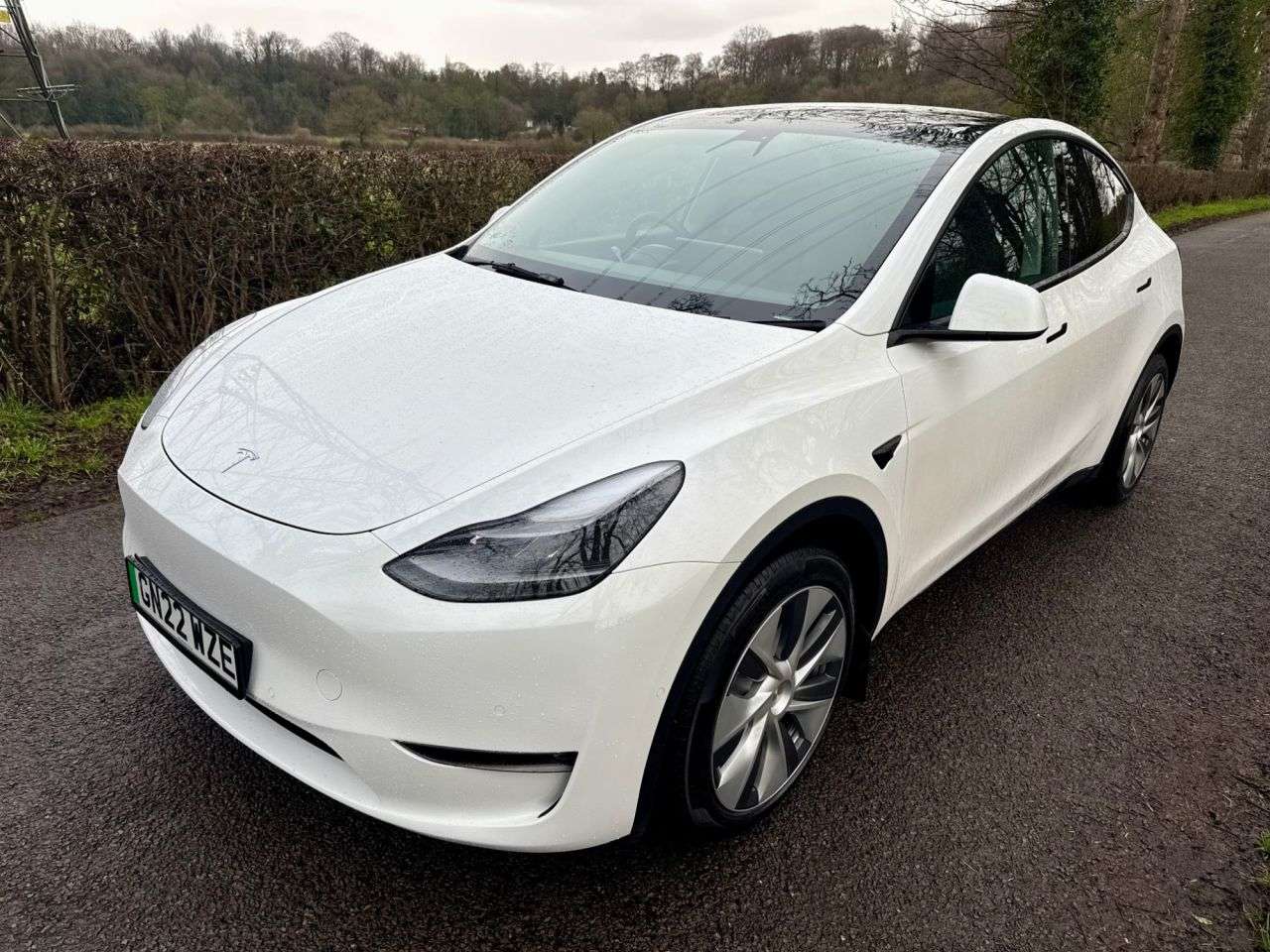 A 2022 TESLA MODEL Y (Dual Motor) Long Range SUV 5dr Electric Automatic 4WDE (384 bhp) + SERVICE A 2022 TESLA MODEL Y (Dual Motor) Long Range SUV 5dr Electric Automatic 4WDE (384 bhp) + SERVICE