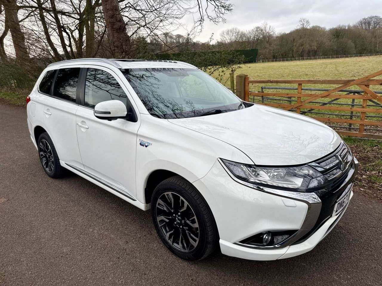 A 2017 MITSUBISHI OUTLANDER PHEV 4H A 2017 MITSUBISHI OUTLANDER PHEV 4H