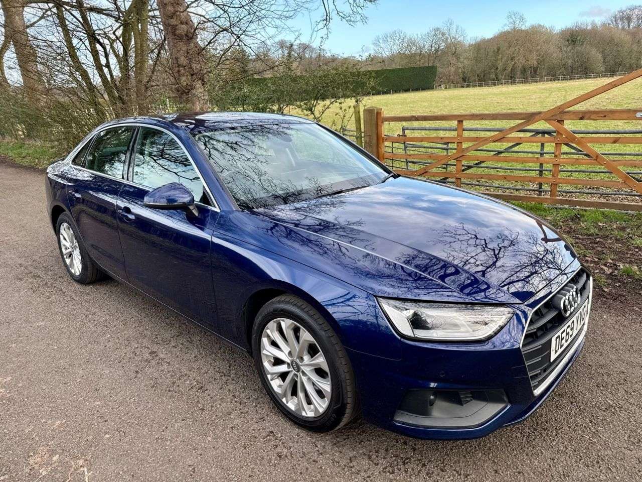 A 2019 AUDI A4 2.0 TDI 30 Technik Saloon 4dr Diesel S Tronic Euro 6 (s/s) (136 ps) + SERVI A 2019 AUDI A4 2.0 TDI 30 Technik Saloon 4dr Diesel S Tronic Euro 6 (s/s) (136 ps) + SERVI