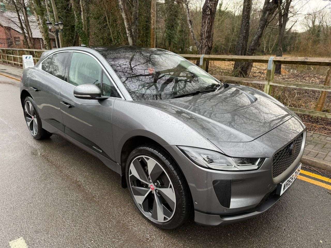 A 2020 JAGUAR I-PACE 400 90kWh SE SUV 5dr Electric Automatic 4WD (400 ps) A 2020 JAGUAR I-PACE 400 90kWh SE SUV 5dr Electric Automatic 4WD (400 ps)