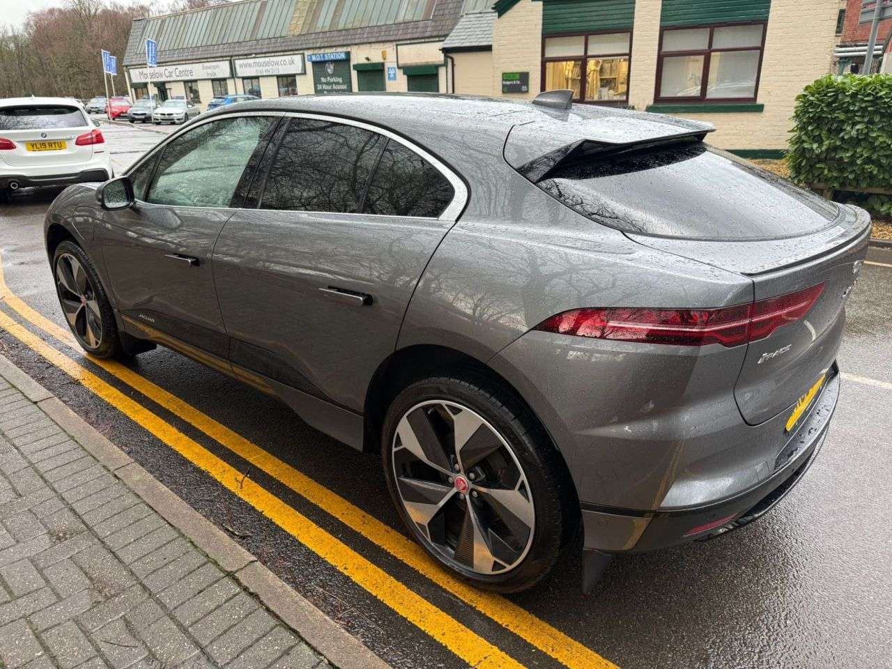 A 2020 JAGUAR I-PACE 400 90kWh SE SUV 5dr Electric Automatic 4WD (400 ps) A 2020 JAGUAR I-PACE 400 90kWh SE SUV 5dr Electric Automatic 4WD (400 ps)
