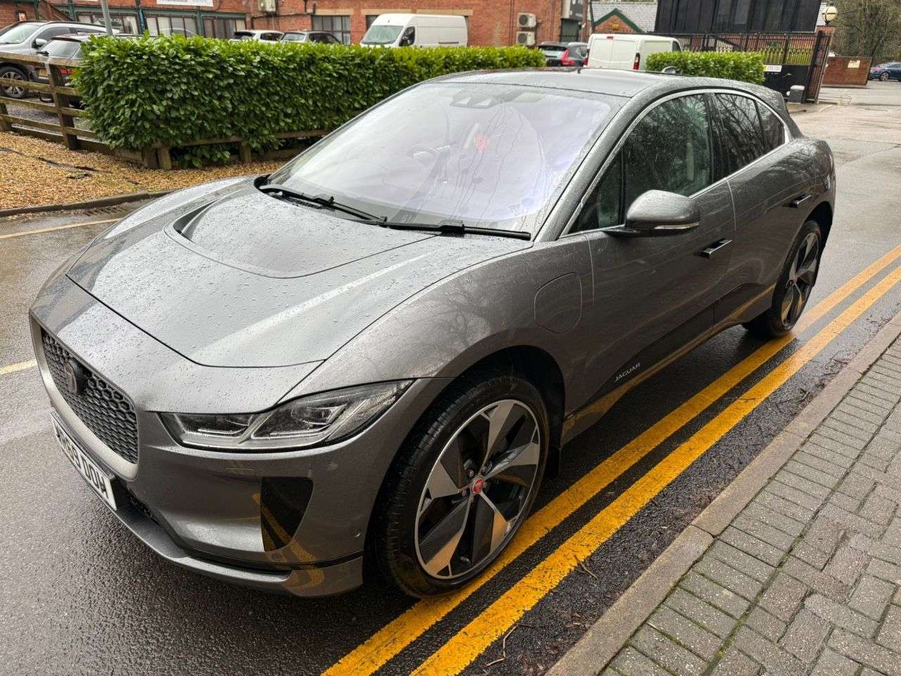 A 2020 JAGUAR I-PACE 400 90kWh SE SUV 5dr Electric Automatic 4WD (400 ps) A 2020 JAGUAR I-PACE 400 90kWh SE SUV 5dr Electric Automatic 4WD (400 ps)