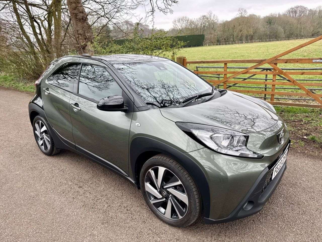 A 2023 TOYOTA AYGO X 1.0 VVT-i Edge Hatchback 5dr Petrol Manual Euro 6 (s/s) (72 ps) A 2023 TOYOTA AYGO X 1.0 VVT-i Edge Hatchback 5dr Petrol Manual Euro 6 (s/s) (72 ps)