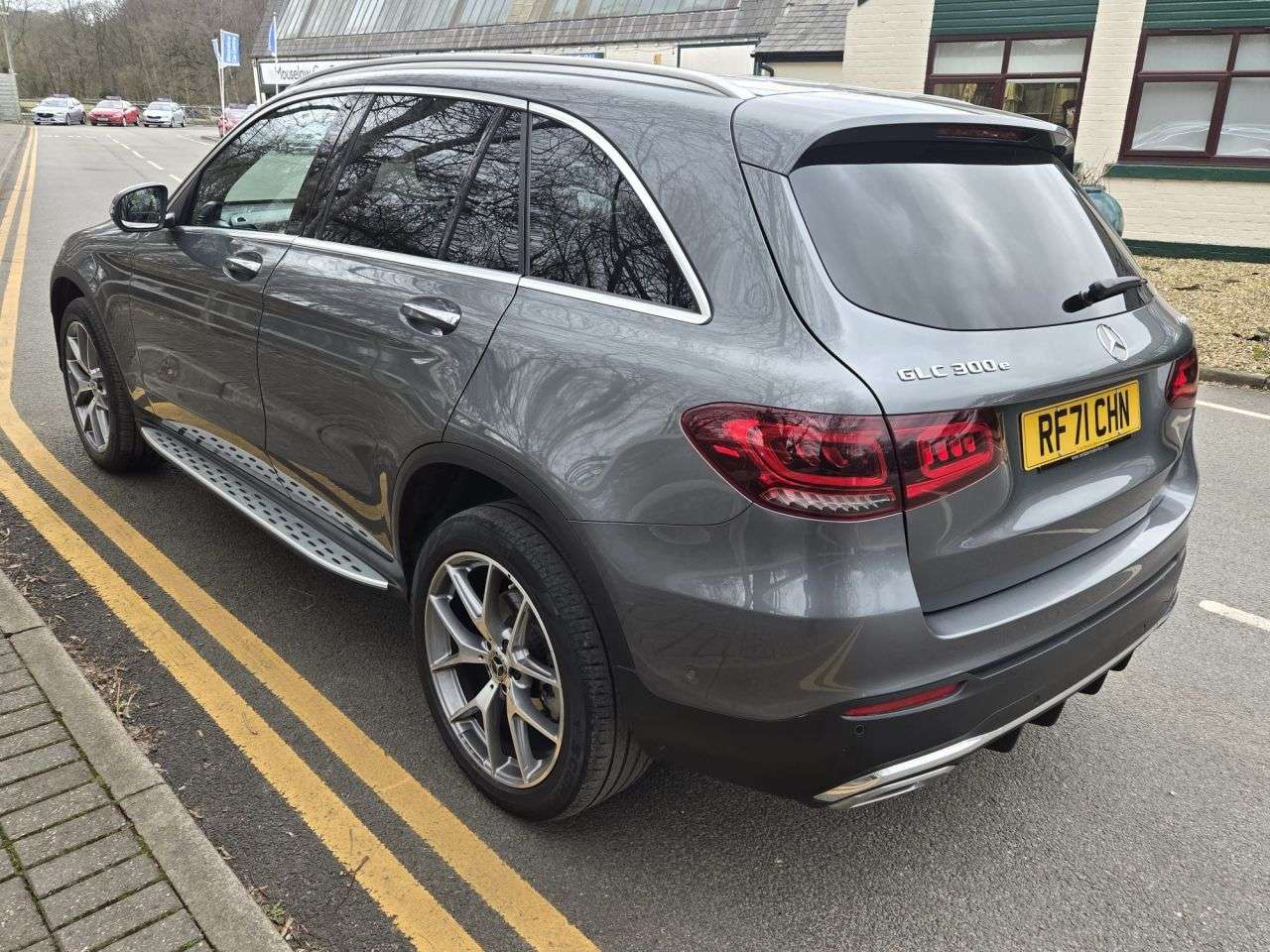 A 2022 MERCEDES-BENZ GLC 2.0 GLC300e 13.5kWh AMG Line (Premium Plus) SUV 5dr Petrol Plug-in Hybrid G A 2022 MERCEDES-BENZ GLC 2.0 GLC300e 13.5kWh AMG Line (Premium Plus) SUV 5dr Petrol Plug-in Hybrid G