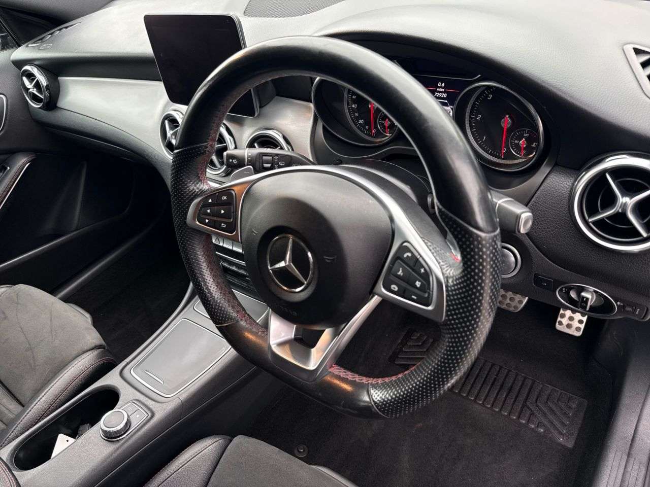 2018 MERCEDES-BENZ 180 2018 MERCEDES-BENZ 180