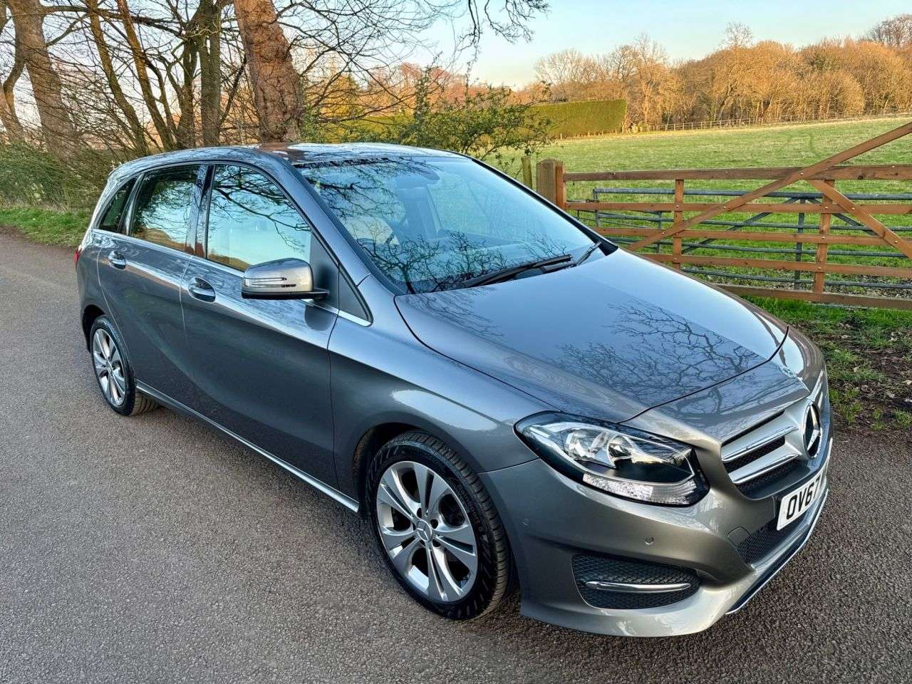 A 2017 MERCEDES-BENZ B-CLASS 1.5 B180d Sport (Executive) MPV 5dr Diesel 7G-DCT Euro 6 (s/s) (109 ps) + S A 2017 MERCEDES-BENZ B-CLASS 1.5 B180d Sport (Executive) MPV 5dr Diesel 7G-DCT Euro 6 (s/s) (109 ps) + S