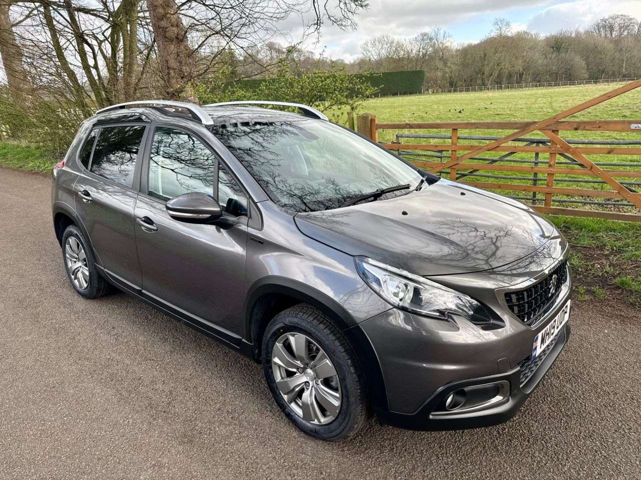 A 2019 PEUGEOT 2008 1.2 PureTech Signature SUV 5dr Petrol Manual Euro 6 (s/s) (82 ps) + SERVICE A 2019 PEUGEOT 2008 1.2 PureTech Signature SUV 5dr Petrol Manual Euro 6 (s/s) (82 ps) + SERVICE