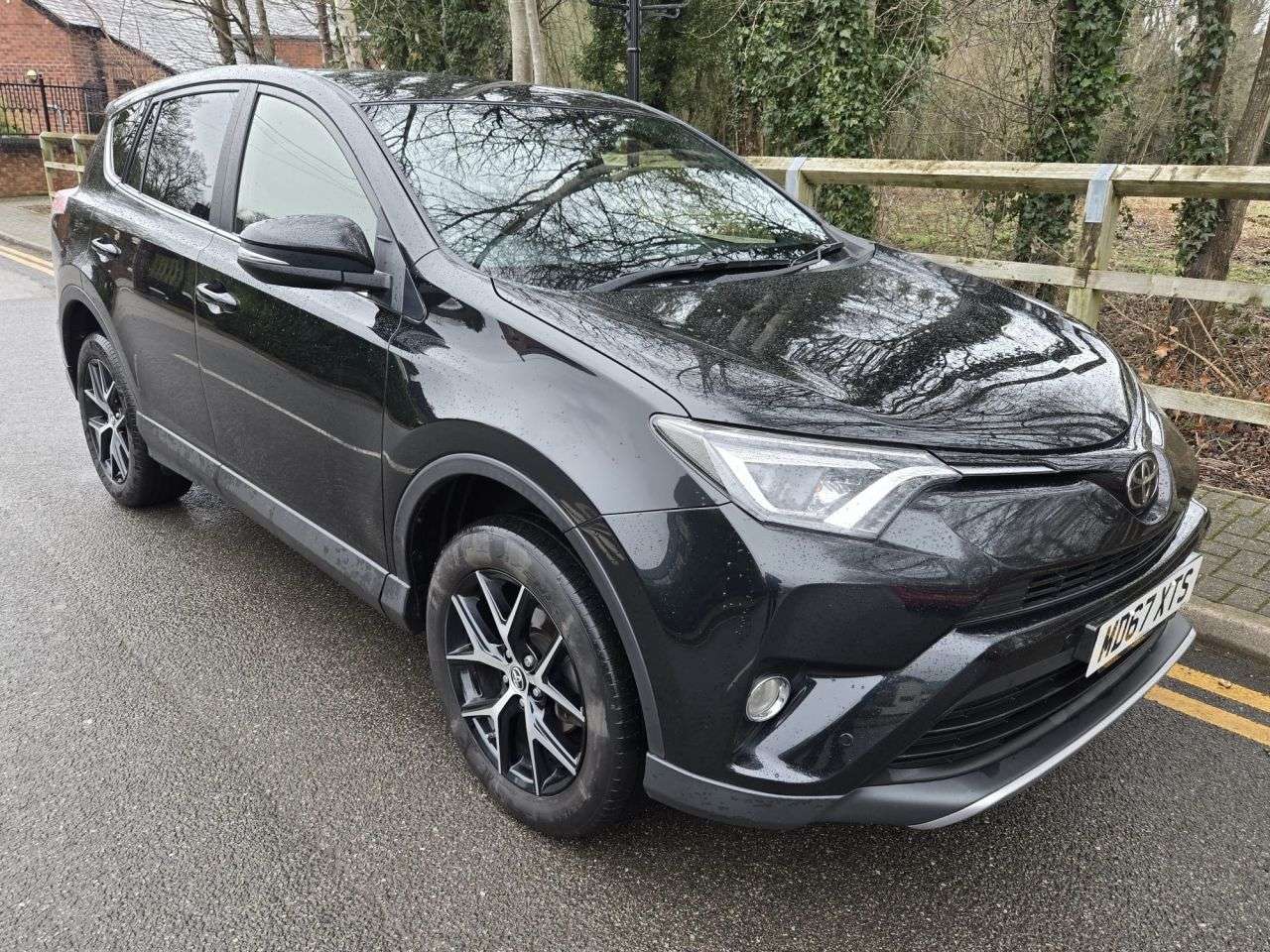 A 2017 TOYOTA RAV4 2.0 V-Matic Icon SUV 5dr Petrol CVT 4WD Euro 6 (s/s) (Safety Sense, SNav) ( A 2017 TOYOTA RAV4 2.0 V-Matic Icon SUV 5dr Petrol CVT 4WD Euro 6 (s/s) (Safety Sense, SNav) (