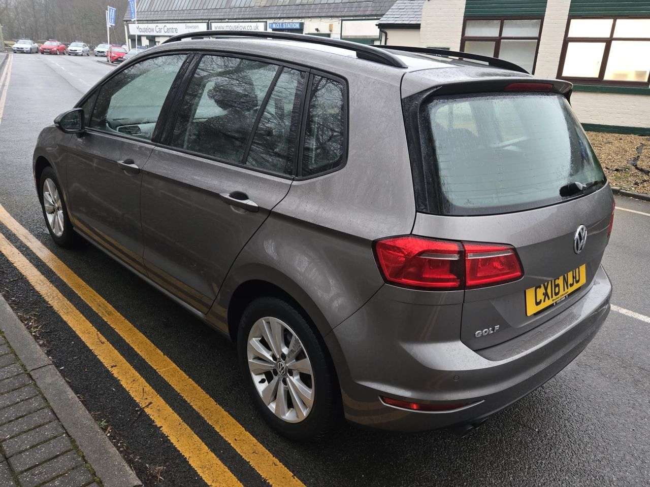 A 2016 VOLKSWAGEN GOLF SV 1.4 TSI BlueMotion Tech SE MPV 5dr Petrol DSG Euro 6 (s/s) (125 ps) A 2016 VOLKSWAGEN GOLF SV 1.4 TSI BlueMotion Tech SE MPV 5dr Petrol DSG Euro 6 (s/s) (125 ps)