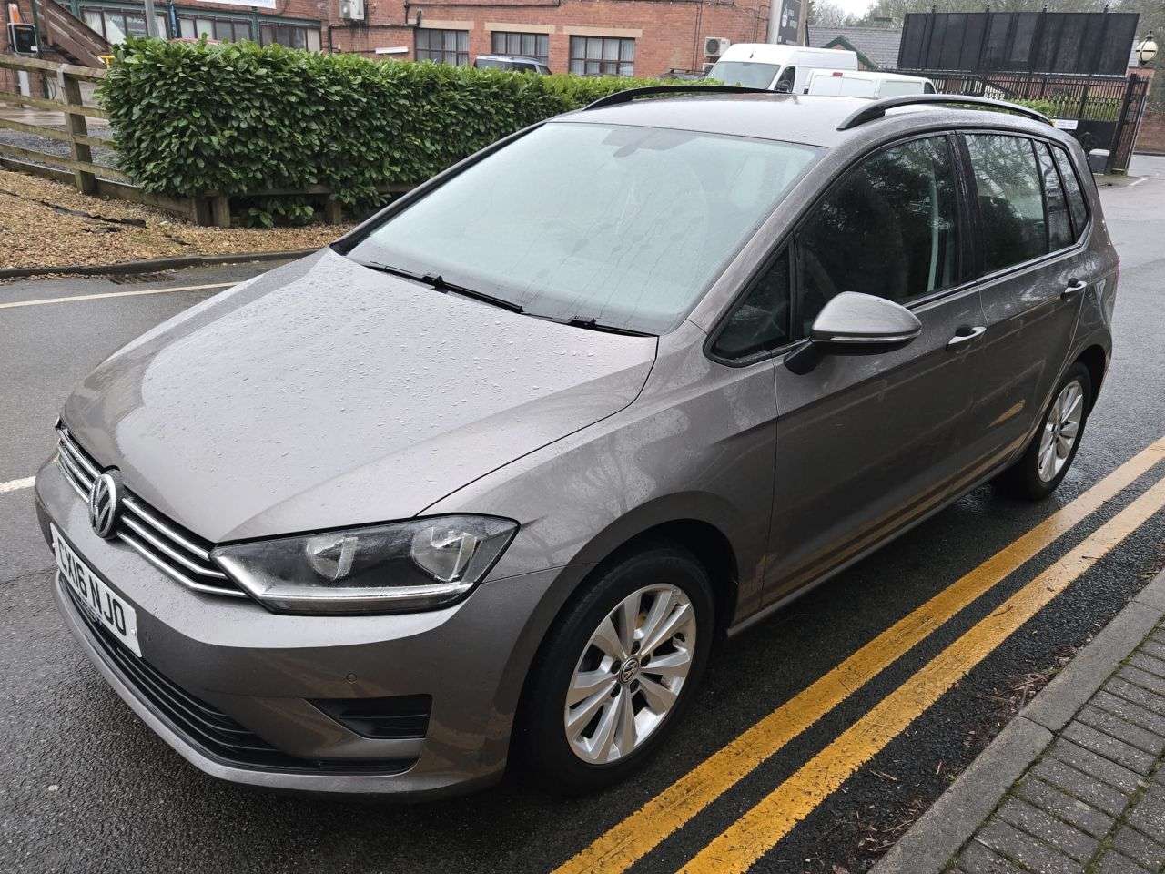 A 2016 VOLKSWAGEN GOLF SV 1.4 TSI BlueMotion Tech SE MPV 5dr Petrol DSG Euro 6 (s/s) (125 ps) A 2016 VOLKSWAGEN GOLF SV 1.4 TSI BlueMotion Tech SE MPV 5dr Petrol DSG Euro 6 (s/s) (125 ps)