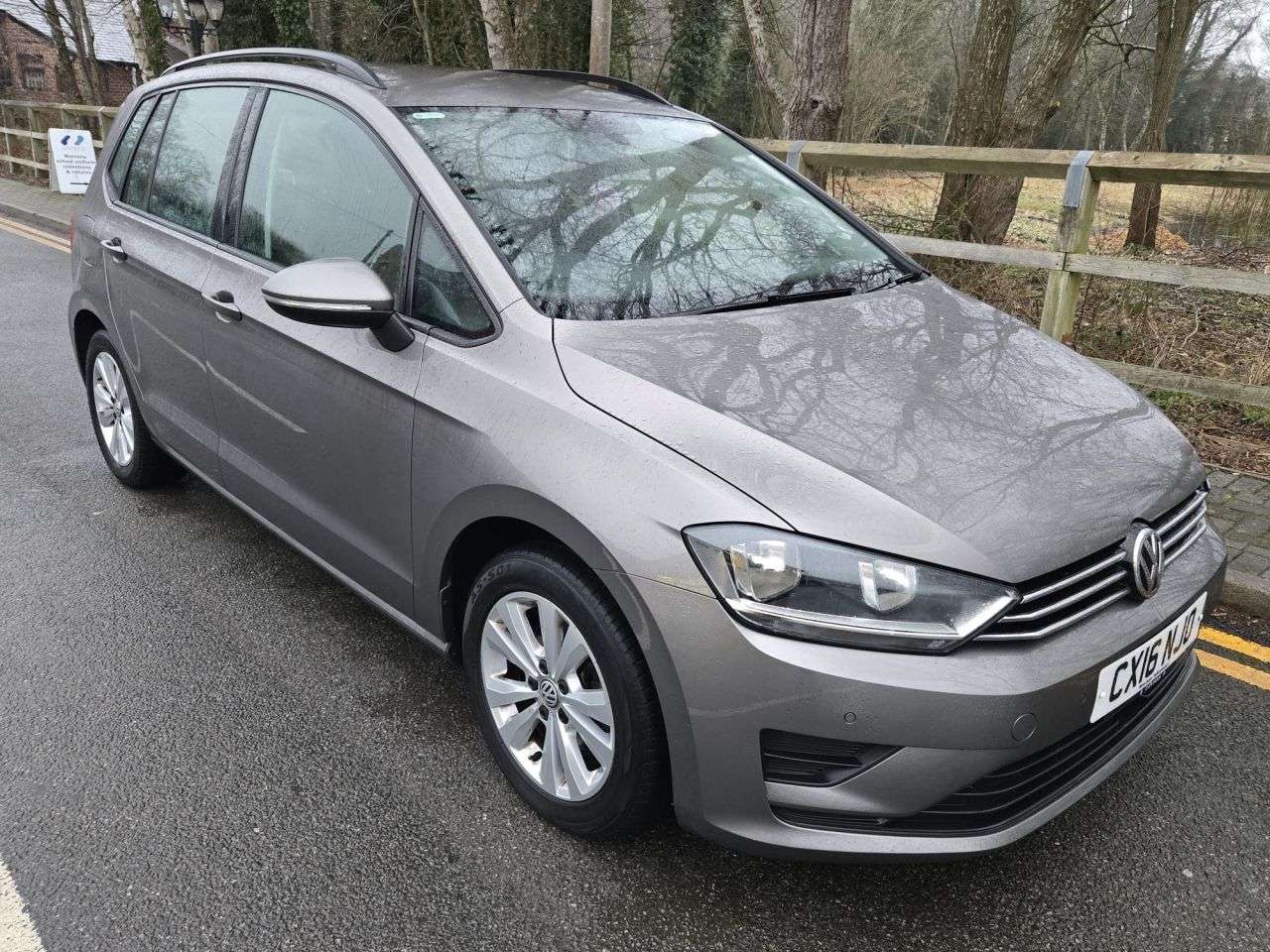 A 2016 VOLKSWAGEN GOLF SV 1.4 TSI BlueMotion Tech SE MPV 5dr Petrol DSG Euro 6 (s/s) (125 ps) A 2016 VOLKSWAGEN GOLF SV 1.4 TSI BlueMotion Tech SE MPV 5dr Petrol DSG Euro 6 (s/s) (125 ps)