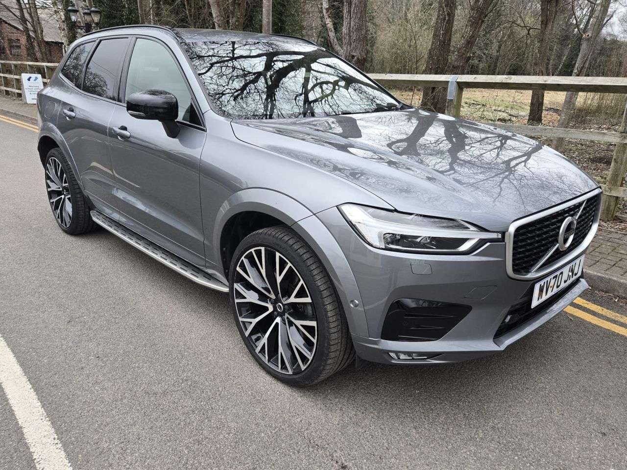 A 2020 VOLVO XC60 2.0 B5 MHEV R-Design Pro SUV 5dr Petrol Hybrid Automatic Euro 6 (s/s) (250 A 2020 VOLVO XC60 2.0 B5 MHEV R-Design Pro SUV 5dr Petrol Hybrid Automatic Euro 6 (s/s) (250