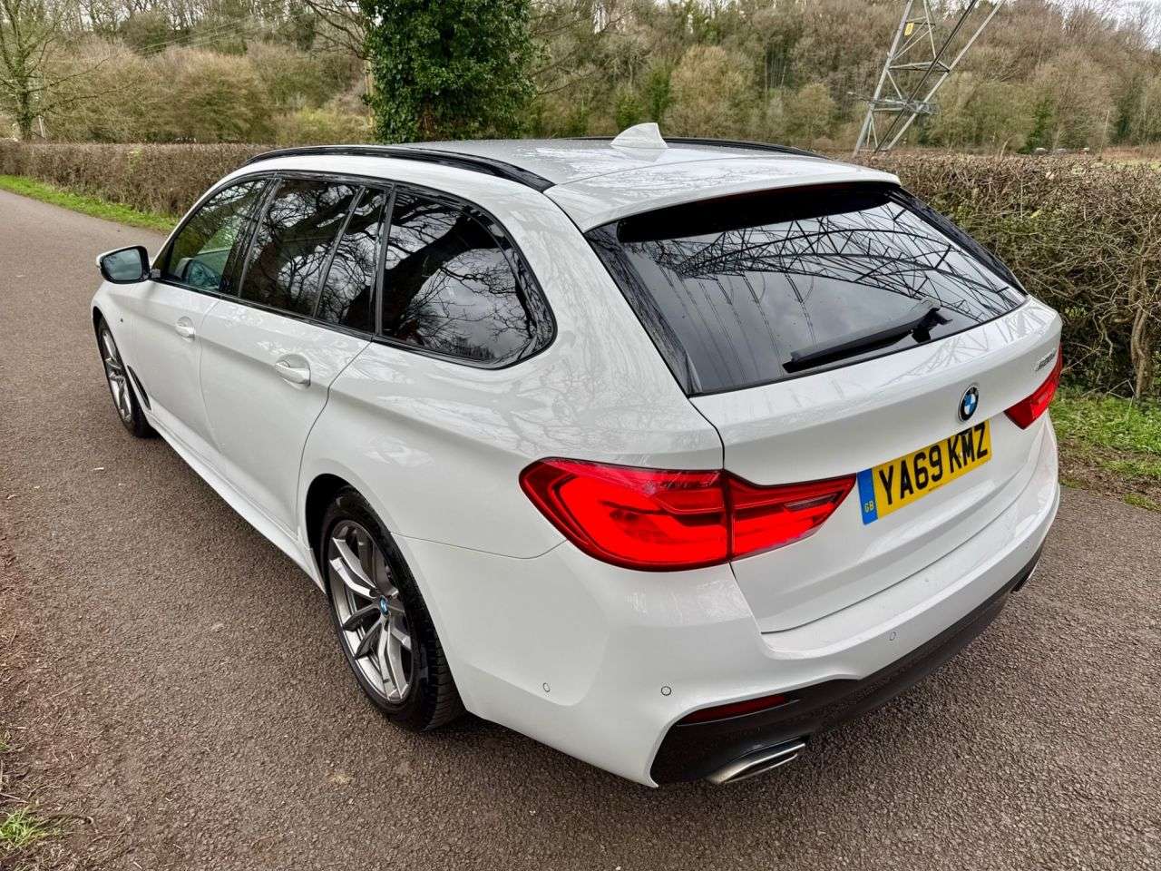 A 2020 BMW 5 SERIES 2.0 520d M Sport Touring 5dr Diesel Automatic Euro 6 (s/s) (190 ps) + SERVI A 2020 BMW 5 SERIES 2.0 520d M Sport Touring 5dr Diesel Automatic Euro 6 (s/s) (190 ps) + SERVI