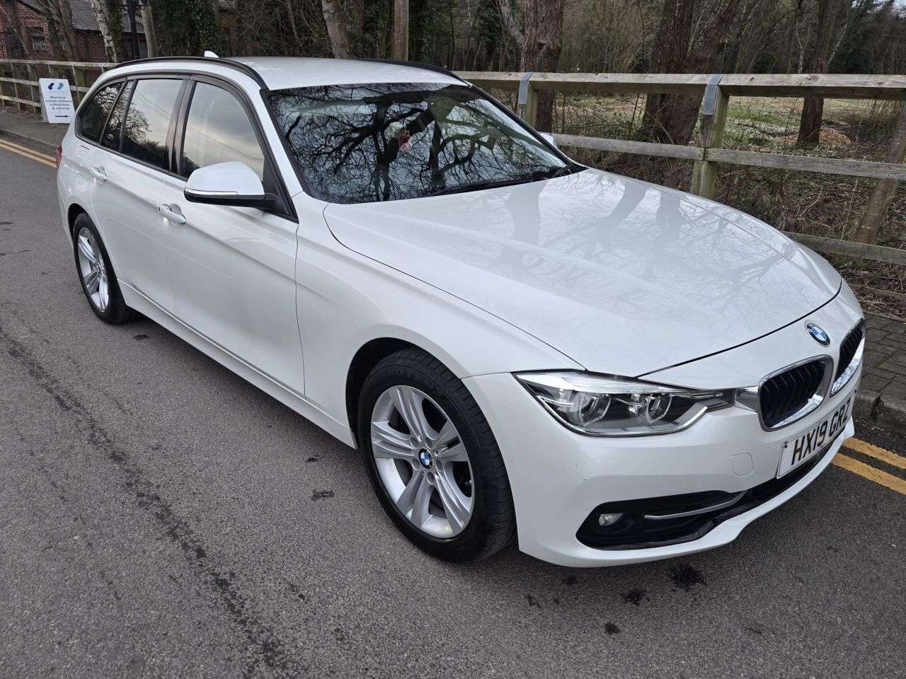 A 2019 BMW 3 SERIES 2.0 320i Sport Touring 5dr Petrol Automatic Euro 6 (s/s) (184 ps) A 2019 BMW 3 SERIES 2.0 320i Sport Touring 5dr Petrol Automatic Euro 6 (s/s) (184 ps)