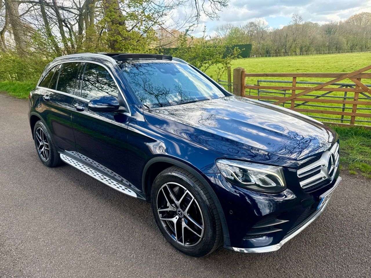 A 2018 MERCEDES-BENZ GLC 2.1 GLC220d AMG Line (Premium) SUV 5dr Diesel G-Tronic+ 4MATIC Euro 6 (s/s) A 2018 MERCEDES-BENZ GLC 2.1 GLC220d AMG Line (Premium) SUV 5dr Diesel G-Tronic+ 4MATIC Euro 6 (s/s)