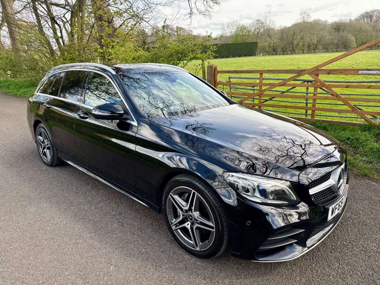 A 2019 MERCEDES-BENZ C-CLASS 1.6 C200d AMG Line Estate 5dr Diesel Manual Euro 6 (s/s) (160 ps) + SERVICE A 2019 MERCEDES-BENZ C-CLASS 1.6 C200d AMG Line Estate 5dr Diesel Manual Euro 6 (s/s) (160 ps) + SERVICE