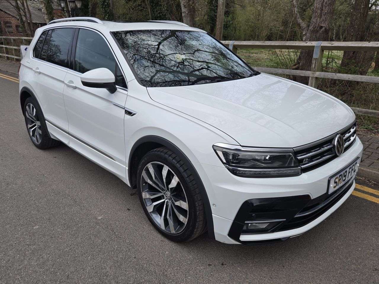A 2019 VOLKSWAGEN TIGUAN 1.5 TSI EVO R-Line SUV 5dr Petrol DSG Euro 6 (s/s) (150 ps) A 2019 VOLKSWAGEN TIGUAN 1.5 TSI EVO R-Line SUV 5dr Petrol DSG Euro 6 (s/s) (150 ps)