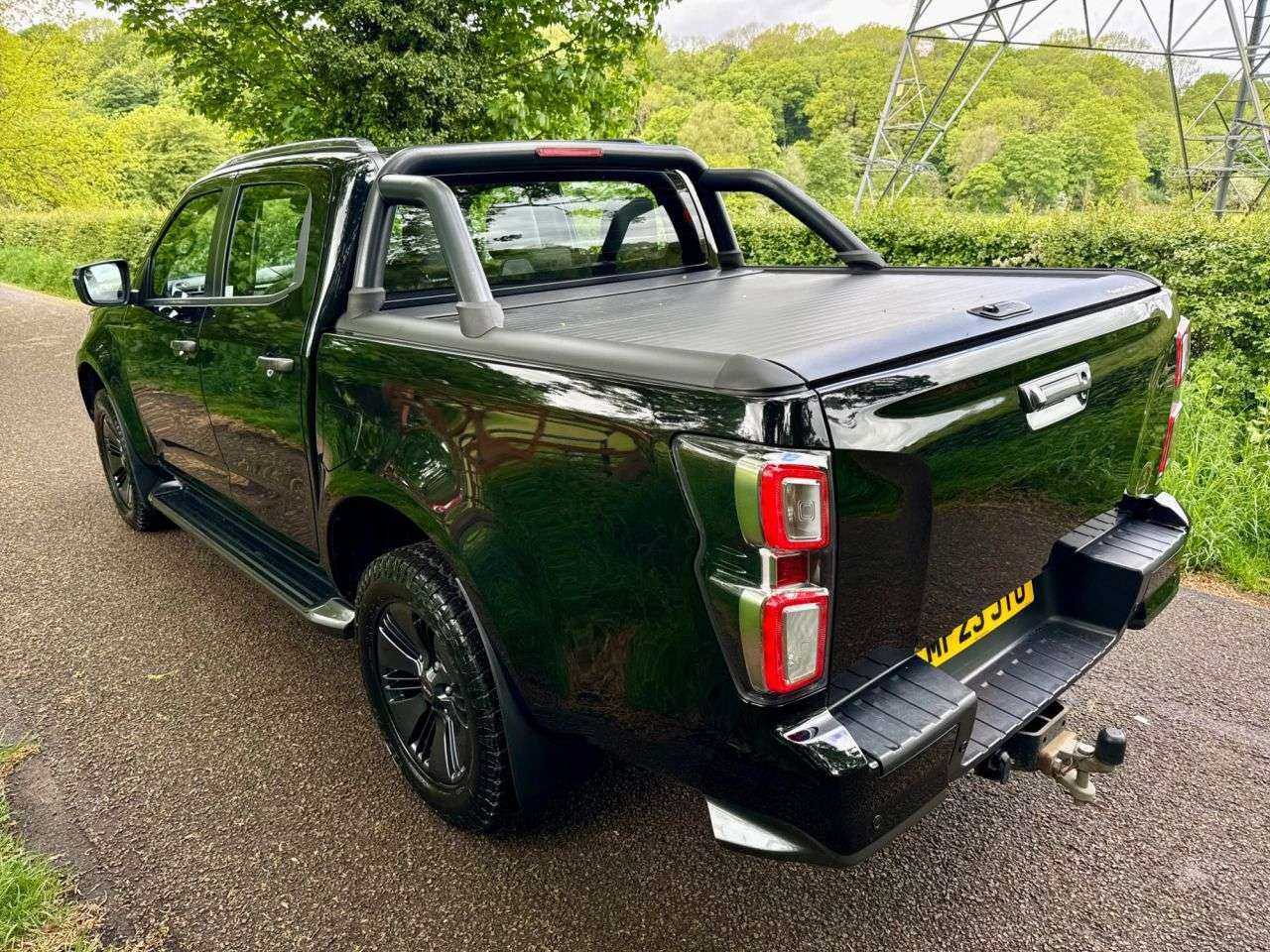 A 2023 ISUZU D-MAX 1.9 TD V-Cross Pickup Double Cab 4dr Diesel Manual 4WD Euro 6 (s/s) (164 ps A 2023 ISUZU D-MAX 1.9 TD V-Cross Pickup Double Cab 4dr Diesel Manual 4WD Euro 6 (s/s) (164 ps