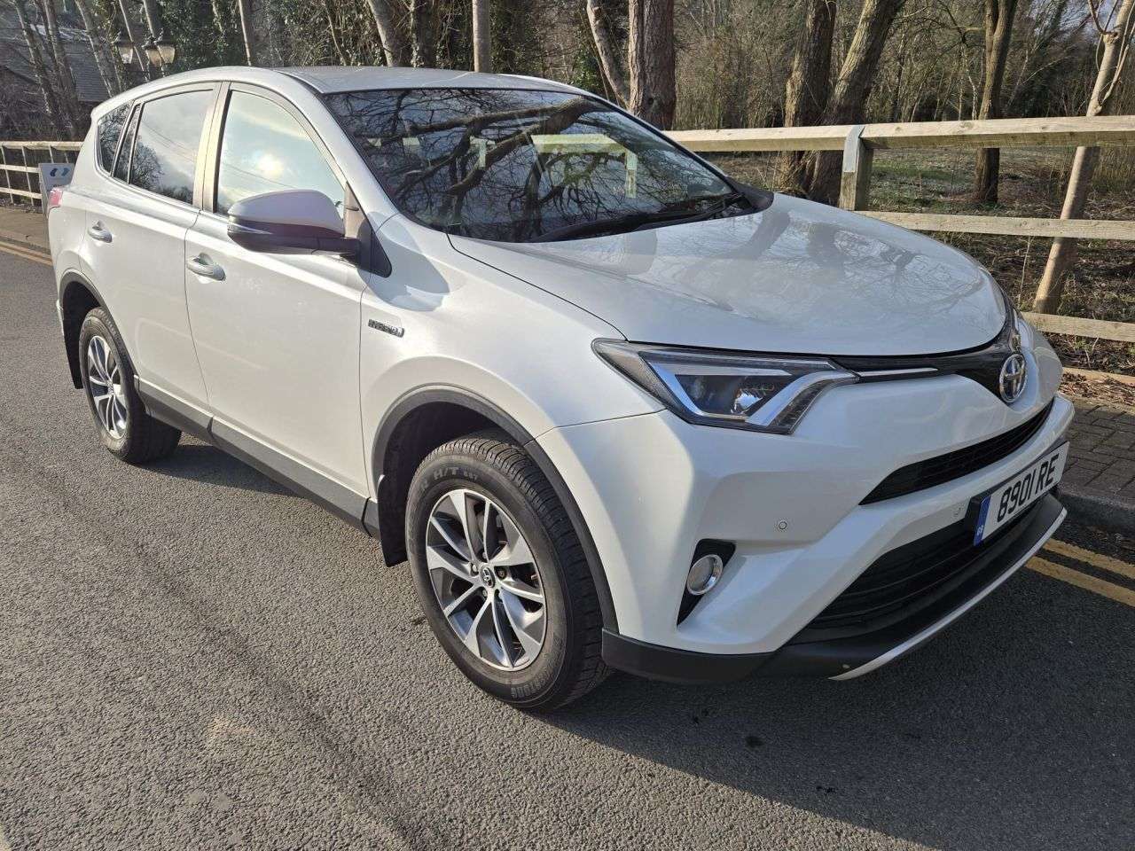 A 2016 TOYOTA RAV4 2.5 VVT-h Business Edition Plus SUV 5dr Petrol Hybrid CVT Euro 6 (s/s) (197 A 2016 TOYOTA RAV4 2.5 VVT-h Business Edition Plus SUV 5dr Petrol Hybrid CVT Euro 6 (s/s) (197