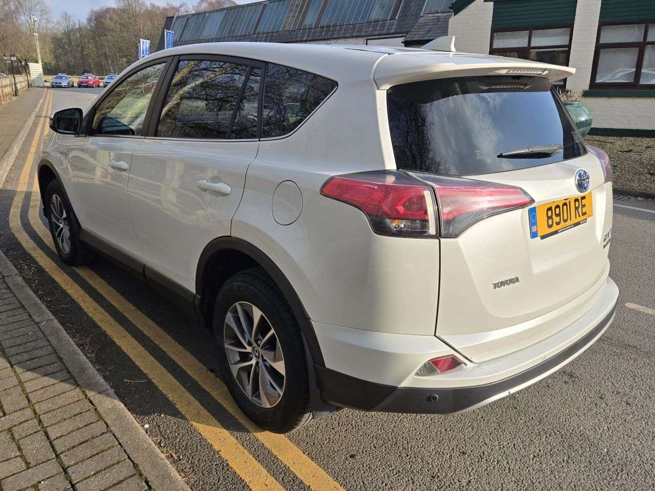 A 2016 TOYOTA RAV4 2.5 VVT-h Business Edition Plus SUV 5dr Petrol Hybrid CVT Euro 6 (s/s) (197 A 2016 TOYOTA RAV4 2.5 VVT-h Business Edition Plus SUV 5dr Petrol Hybrid CVT Euro 6 (s/s) (197