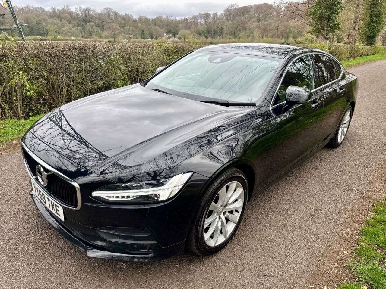 A 2019 VOLVO S90 2.0 T4 Momentum Plus Saloon 4dr Petrol Automatic Euro 6 (s/s) (190 ps) + SE A 2019 VOLVO S90 2.0 T4 Momentum Plus Saloon 4dr Petrol Automatic Euro 6 (s/s) (190 ps) + SE