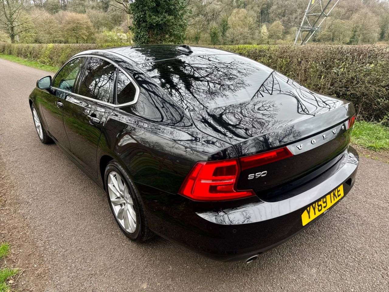 A 2019 VOLVO S90 2.0 T4 Momentum Plus Saloon 4dr Petrol Automatic Euro 6 (s/s) (190 ps) + SE A 2019 VOLVO S90 2.0 T4 Momentum Plus Saloon 4dr Petrol Automatic Euro 6 (s/s) (190 ps) + SE