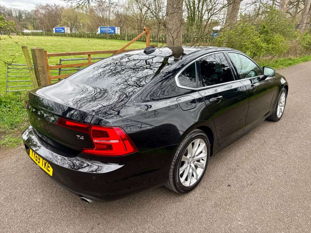 2019 VOLVO S90 2019 VOLVO S90