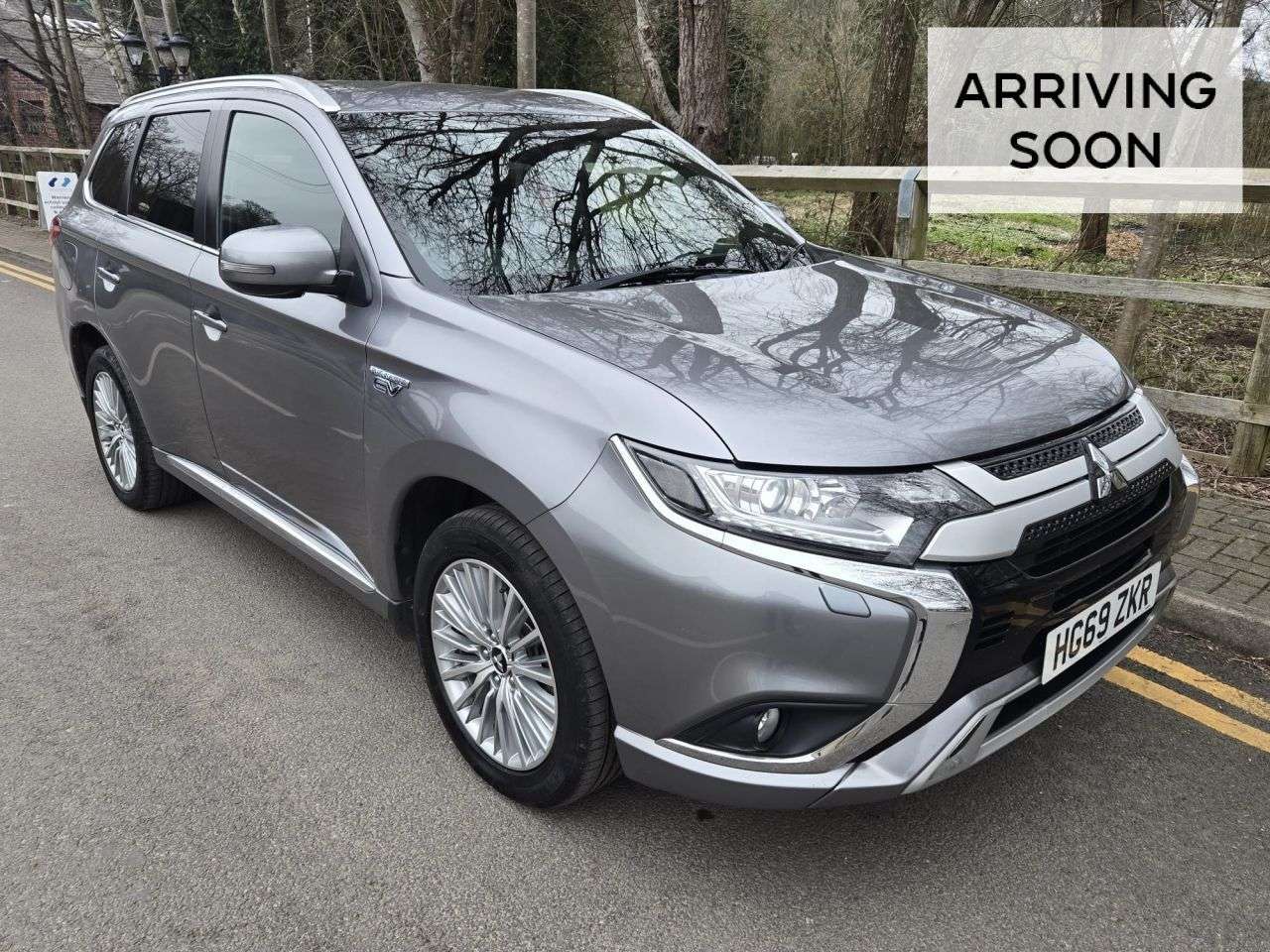 A 2019 MITSUBISHI OUTLANDER 2.4h TwinMotor 13.8kWh Dynamic SUV 5dr Petrol Plug-in Hybrid CVT 4WD Euro 6 A 2019 MITSUBISHI OUTLANDER 2.4h TwinMotor 13.8kWh Dynamic SUV 5dr Petrol Plug-in Hybrid CVT 4WD Euro 6