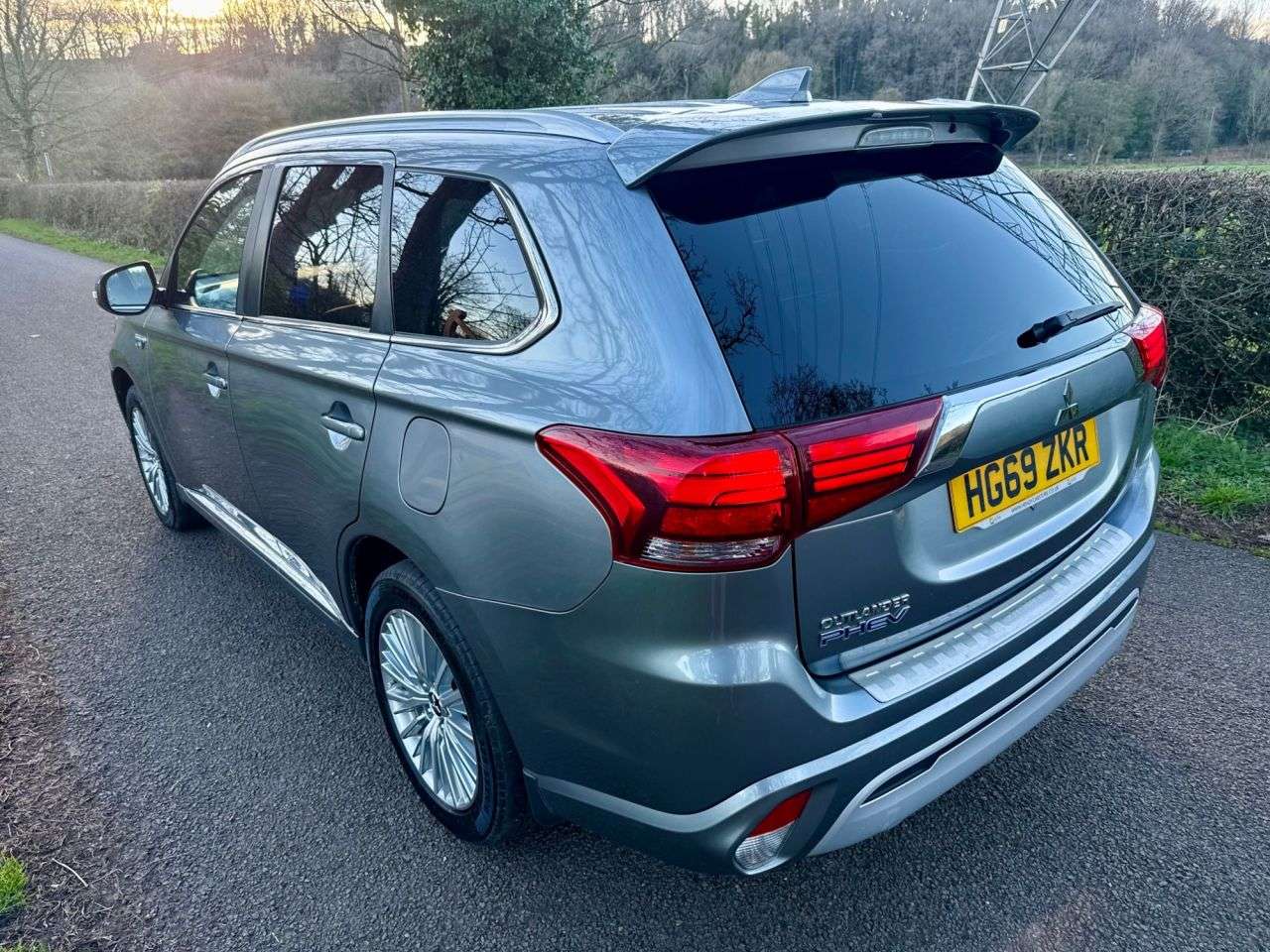 A 2019 MITSUBISHI OUTLANDER 2.4h TwinMotor 13.8kWh Dynamic SUV 5dr Petrol Plug-in Hybrid CVT 4WD Euro 6 A 2019 MITSUBISHI OUTLANDER 2.4h TwinMotor 13.8kWh Dynamic SUV 5dr Petrol Plug-in Hybrid CVT 4WD Euro 6
