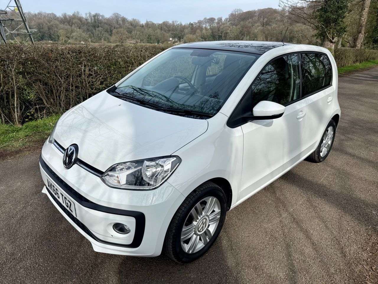 A 2016 VOLKSWAGEN UP! 1.0 High up! Hatchback 5dr Petrol Manual Euro 6 (75 ps) + SERVICE HISTORY + A 2016 VOLKSWAGEN UP! 1.0 High up! Hatchback 5dr Petrol Manual Euro 6 (75 ps) + SERVICE HISTORY +