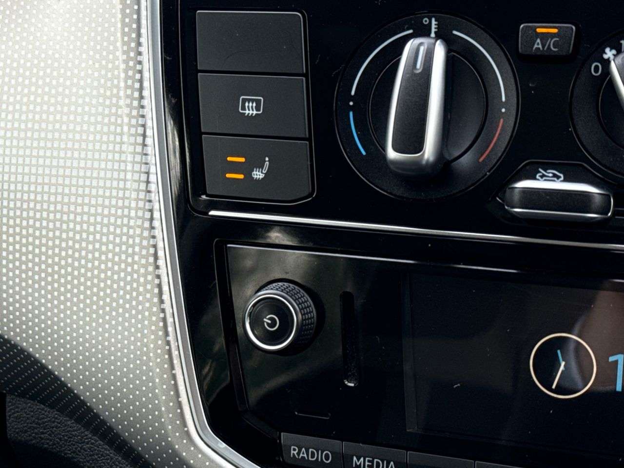 2016 VOLKSWAGEN UP! 2016 VOLKSWAGEN UP!