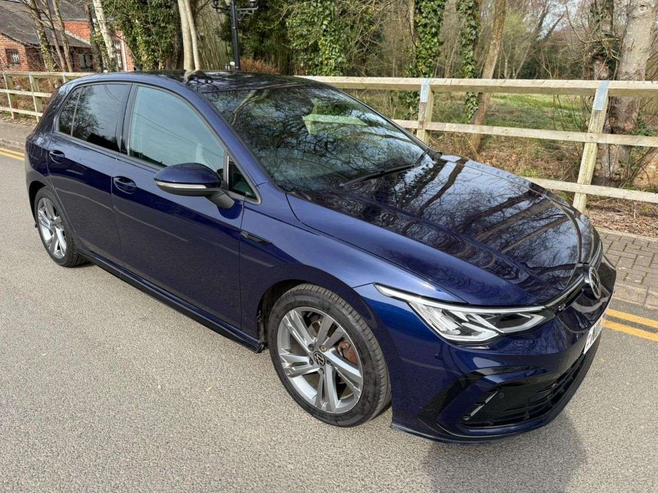 A 2021 VOLKSWAGEN GOLF 1.5 TSI R-Line Hatchback 5dr Petrol Manual Euro 6 (s/s) (150 ps) A 2021 VOLKSWAGEN GOLF 1.5 TSI R-Line Hatchback 5dr Petrol Manual Euro 6 (s/s) (150 ps)