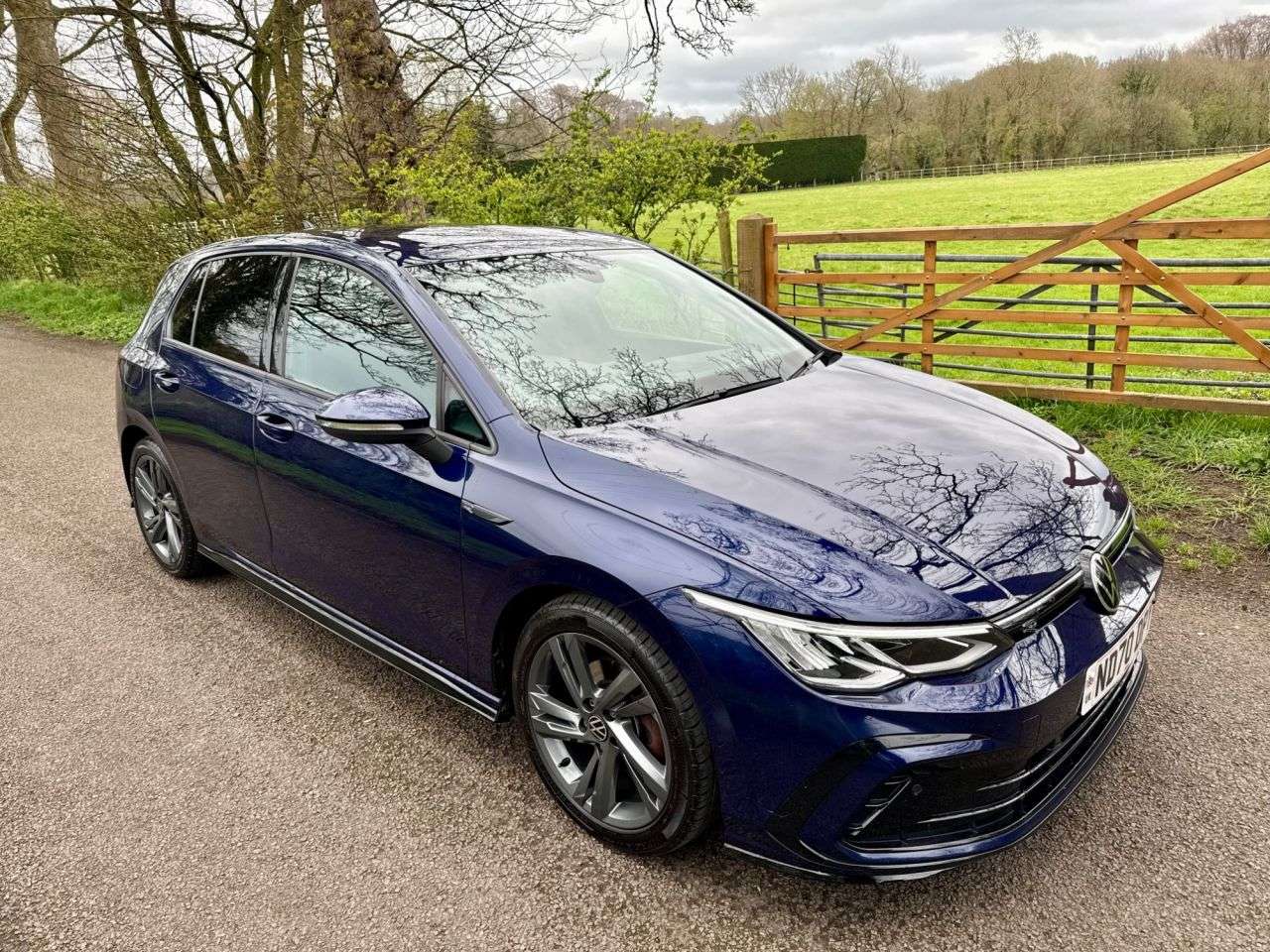 A 2021 VOLKSWAGEN GOLF 1.5 TSI R-Line Hatchback 5dr Petrol Manual Euro 6 (s/s) (150 ps) + SERVICE A 2021 VOLKSWAGEN GOLF 1.5 TSI R-Line Hatchback 5dr Petrol Manual Euro 6 (s/s) (150 ps) + SERVICE