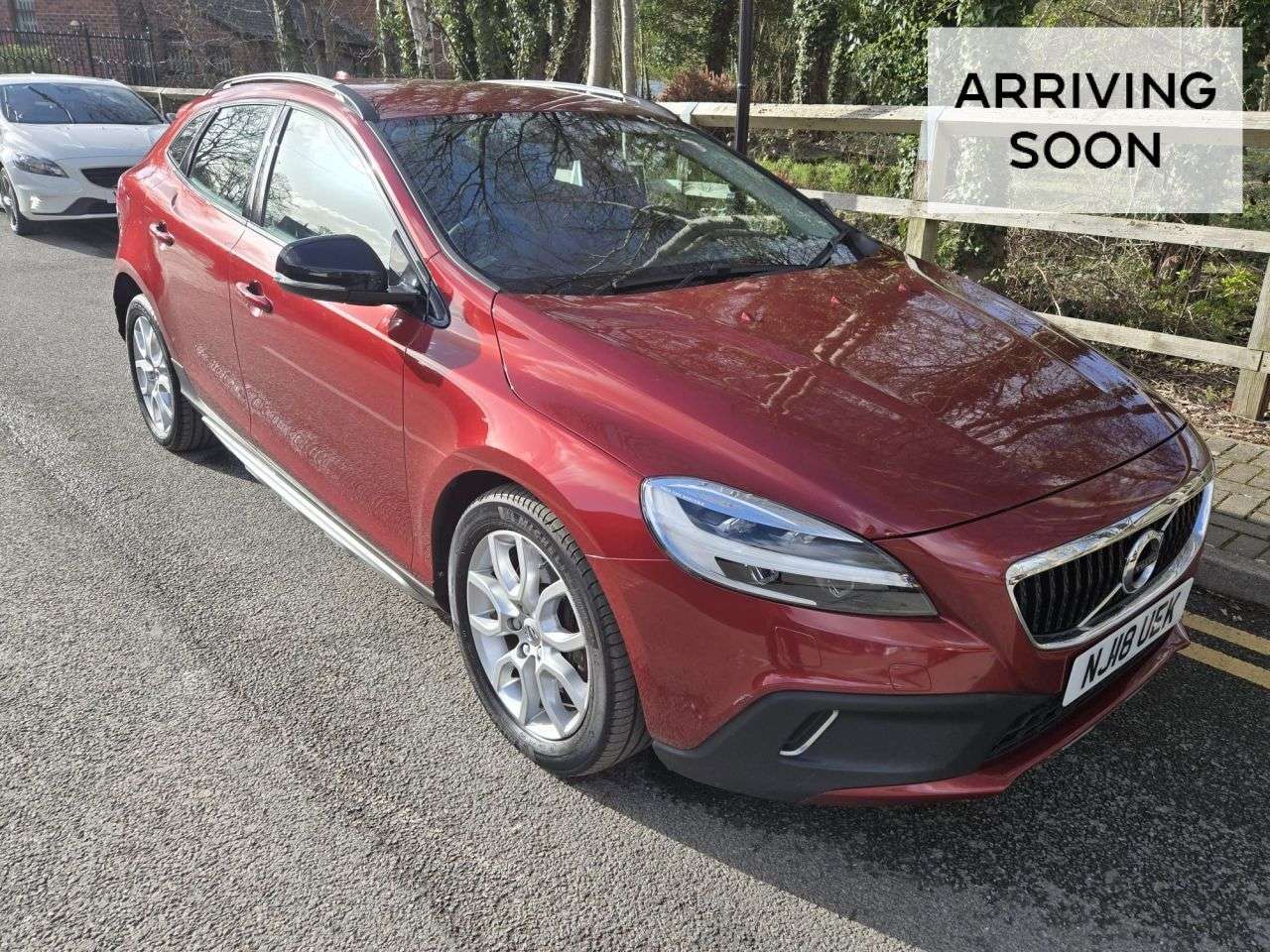 A 2018 VOLVO V40 CROSS COUNTRY 2.0 D2 Pro Hatchback 5dr Diesel Automatic Euro 6 (s/s) (120 ps) A 2018 VOLVO V40 CROSS COUNTRY 2.0 D2 Pro Hatchback 5dr Diesel Automatic Euro 6 (s/s) (120 ps)