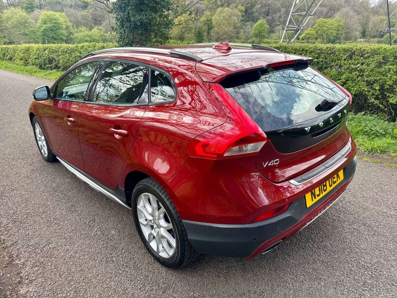A 2018 VOLVO V40 CROSS COUNTRY 2.0 D2 Pro Hatchback 5dr Diesel Automatic Euro 6 (s/s) (120 ps) A 2018 VOLVO V40 CROSS COUNTRY 2.0 D2 Pro Hatchback 5dr Diesel Automatic Euro 6 (s/s) (120 ps)