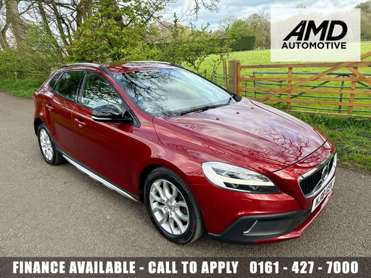 A 2018 VOLVO V40 CROSS COUNTRY 2.0 D2 Pro Hatchback 5dr Diesel Automatic Euro 6 (s/s) (120 ps) A 2018 VOLVO V40 CROSS COUNTRY 2.0 D2 Pro Hatchback 5dr Diesel Automatic Euro 6 (s/s) (120 ps)