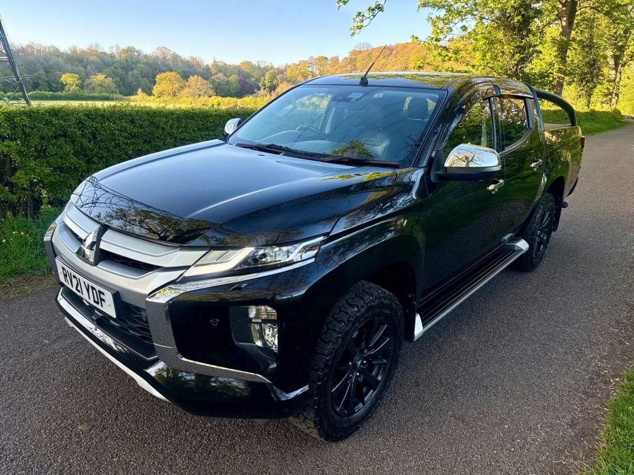 A 2021 MITSUBISHI L200 2.2 DI-D DC Barbarian X Pickup Double Cab 4dr Diesel Auto 4WD Euro 6 (s/s) A 2021 MITSUBISHI L200 2.2 DI-D DC Barbarian X Pickup Double Cab 4dr Diesel Auto 4WD Euro 6 (s/s)