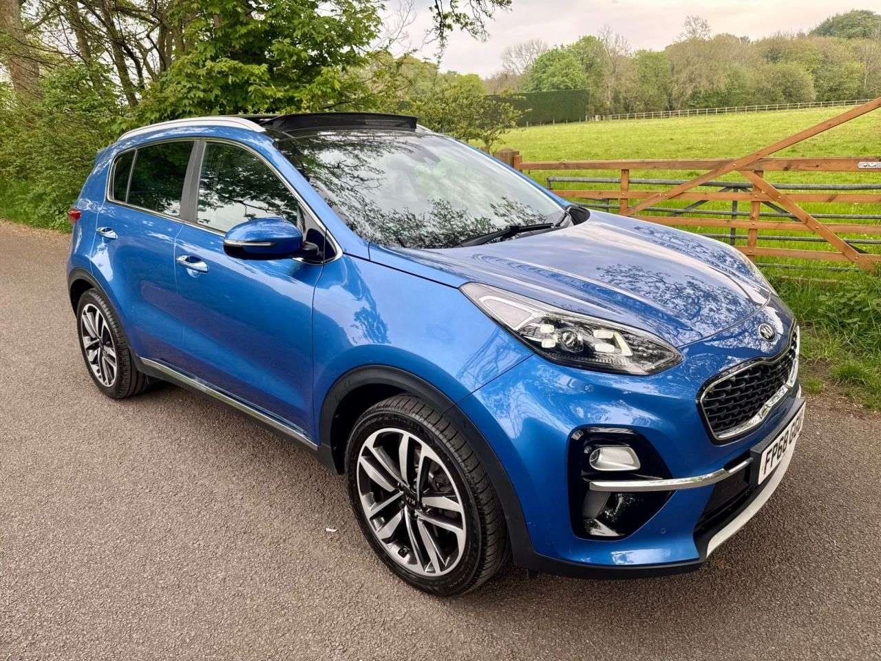 A 2018 KIA SPORTAGE 1.6 CRDi 4 SUV 5dr Diesel Manual Euro 6 (s/s) (134 bhp) + SERVICE HISTORY + A 2018 KIA SPORTAGE 1.6 CRDi 4 SUV 5dr Diesel Manual Euro 6 (s/s) (134 bhp) + SERVICE HISTORY +