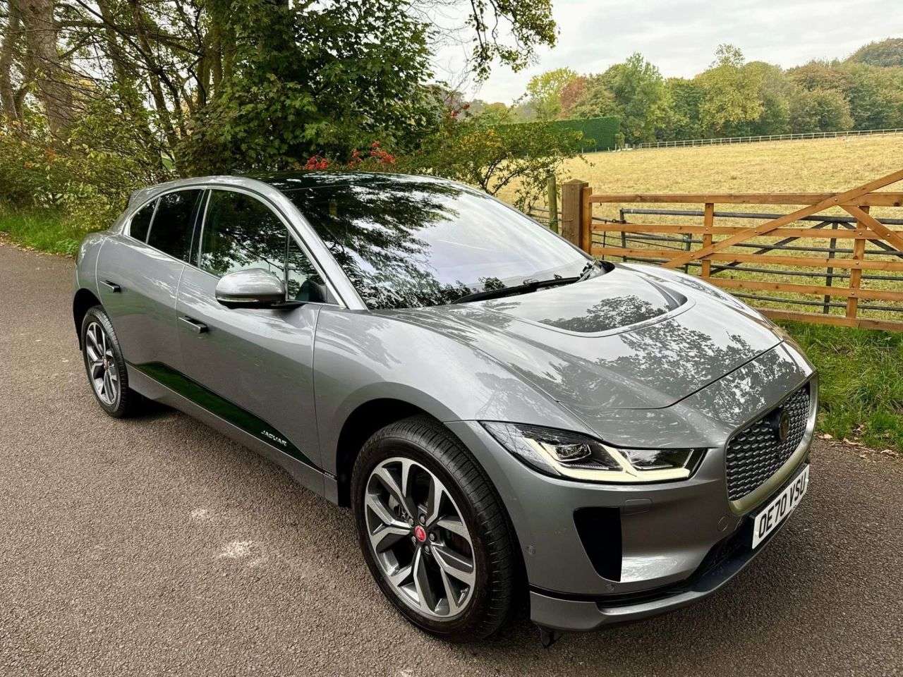 A 2020 JAGUAR I-PACE 400 90kWh HSE SUV 5dr Electric Automatic 4WD (400 ps) A 2020 JAGUAR I-PACE 400 90kWh HSE SUV 5dr Electric Automatic 4WD (400 ps)