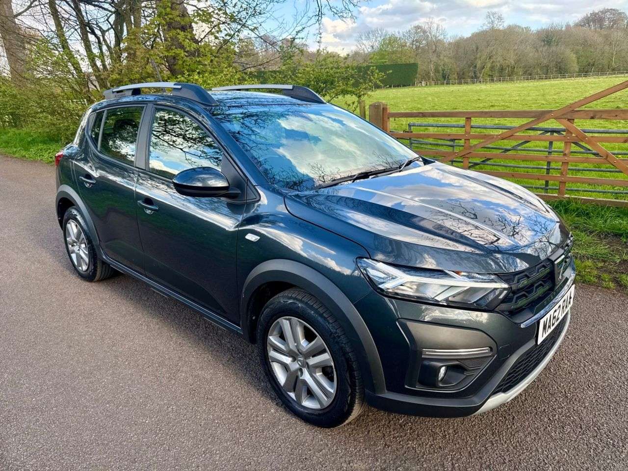A 2022 DACIA SANDERO STEPWAY 1.0 TCe Comfort Hatchback 5dr Petrol CVT Euro 6 (s/s) (90 ps) + SERVICE HIS A 2022 DACIA SANDERO STEPWAY 1.0 TCe Comfort Hatchback 5dr Petrol CVT Euro 6 (s/s) (90 ps) + SERVICE HIS
