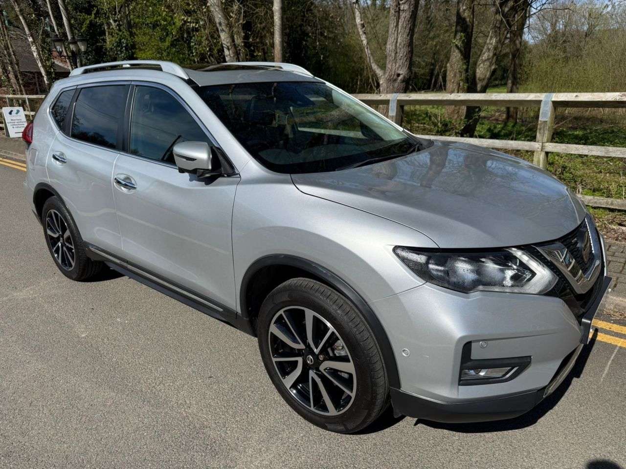A 2019 NISSAN X-TRAIL 1.3 DIG-T Tekna SUV 5dr Petrol DCT Auto Euro 6 (s/s) (160 ps) A 2019 NISSAN X-TRAIL 1.3 DIG-T Tekna SUV 5dr Petrol DCT Auto Euro 6 (s/s) (160 ps)