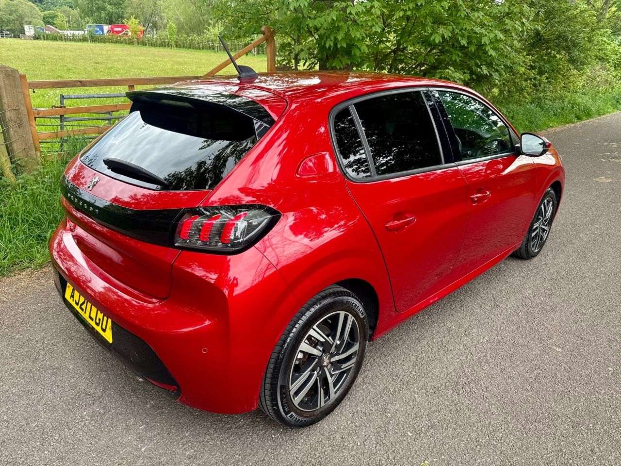 2021 PEUGEOT 208 2021 PEUGEOT 208